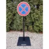 Kép 1/4 - megállni tilos tábla talpas táblatartó oszloppal