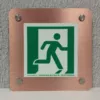 Kép 1/3 - design menekülési útvonal tábla bronz - ajtó jobb