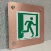 Kép 2/3 - design menekülési útvonal tábla bronz - ajtó jobb