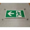 Kép 1/2 - design menekülési útvonal tábla plexi - balra