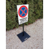Kép 2/3 - rakodási terület, megállni tilos talpas táblatartó oszloppal