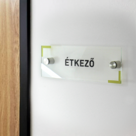 plexi információs tábla távtartókkal - étkező