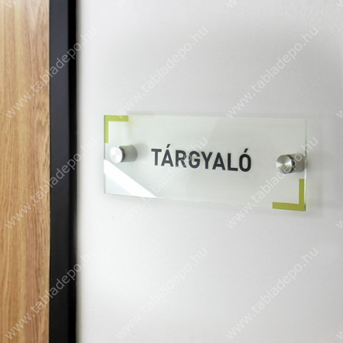 tárgyaló irodai ajtó plexi névtábla