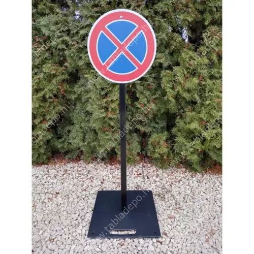 megállni tilos tábla talpas táblatartó oszloppal